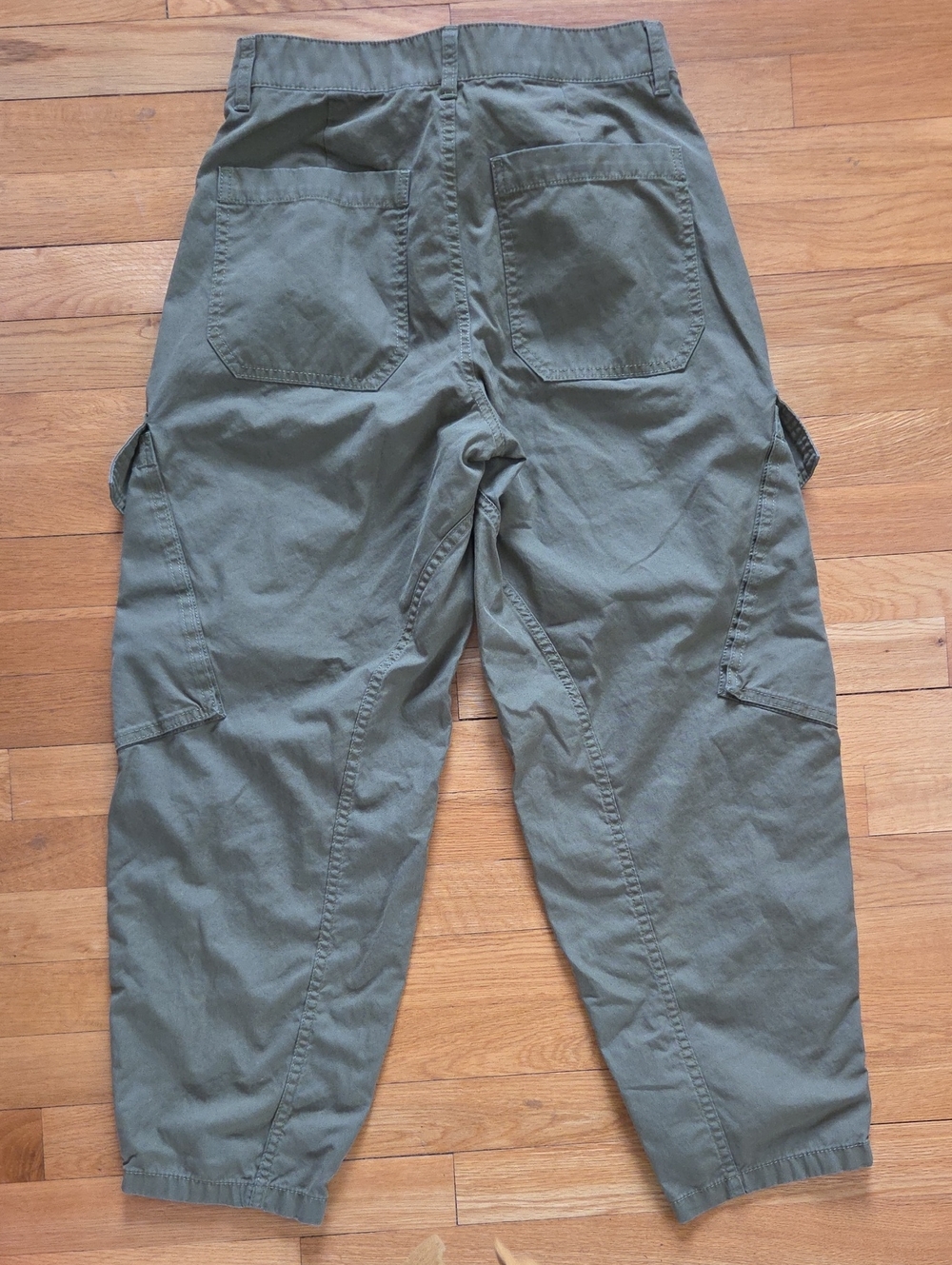Like New Madewell Seamed Barrel Leg Utility Pant in Garment Dyed Twill - Picture 2 of 7